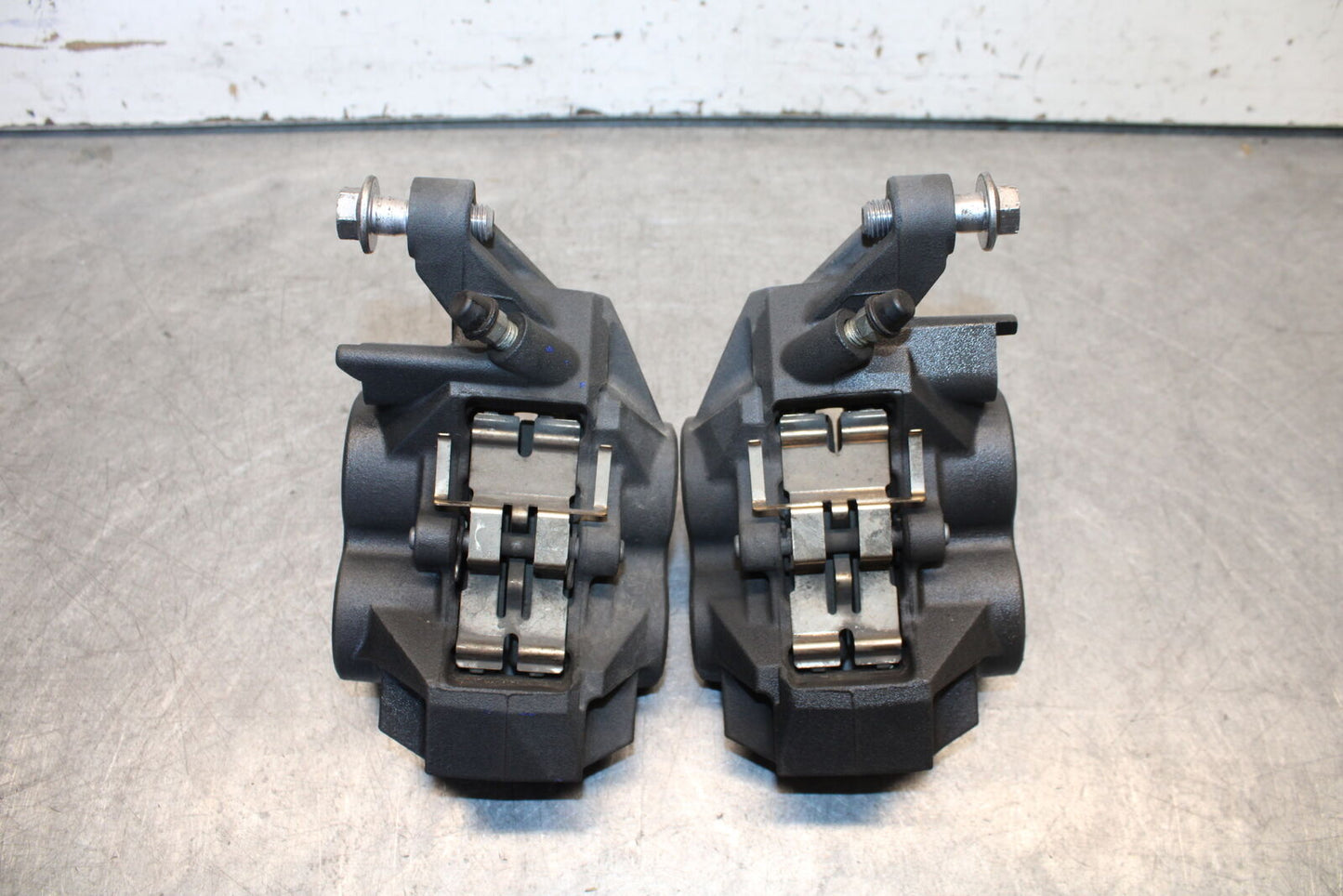 18-24 YAMAHA MT-07 RIGHT LEFT FRONT BRAKE CALIPER SET PAIR CALIPERS BB662