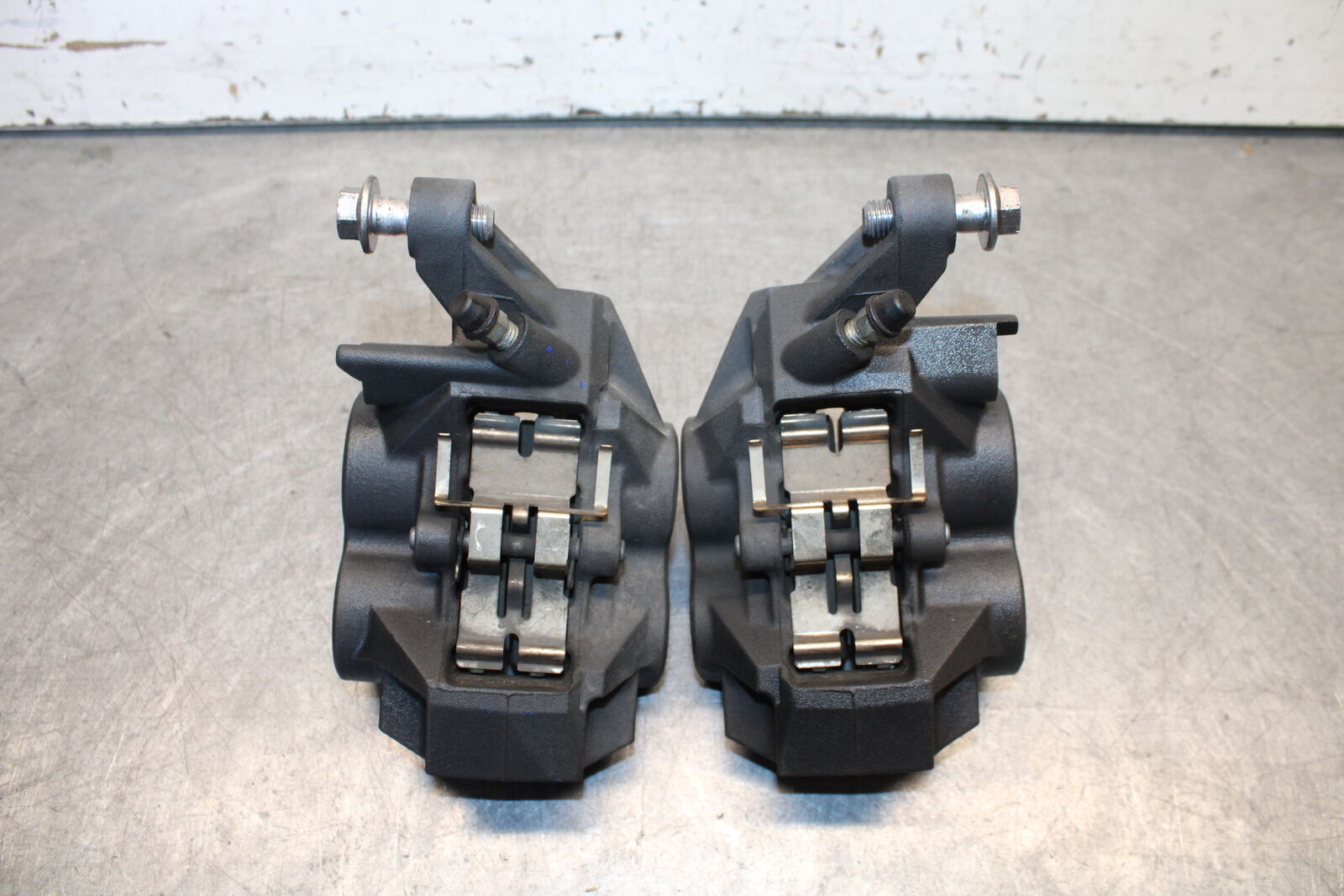 18-24 YAMAHA MT-07 RIGHT LEFT FRONT BRAKE CALIPER SET PAIR CALIPERS BB662