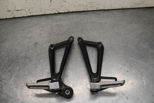 19-24 YAMAHA R3 REAR BACK PASSENGER PEG SET PAIR BB736