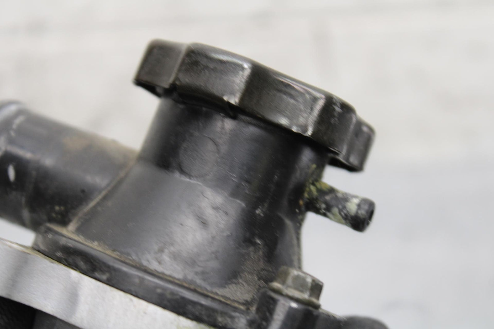 2005 Kawasaki Vulcan 1600 VN1600D COOLANT THERMOSTAT HOUSING BB556