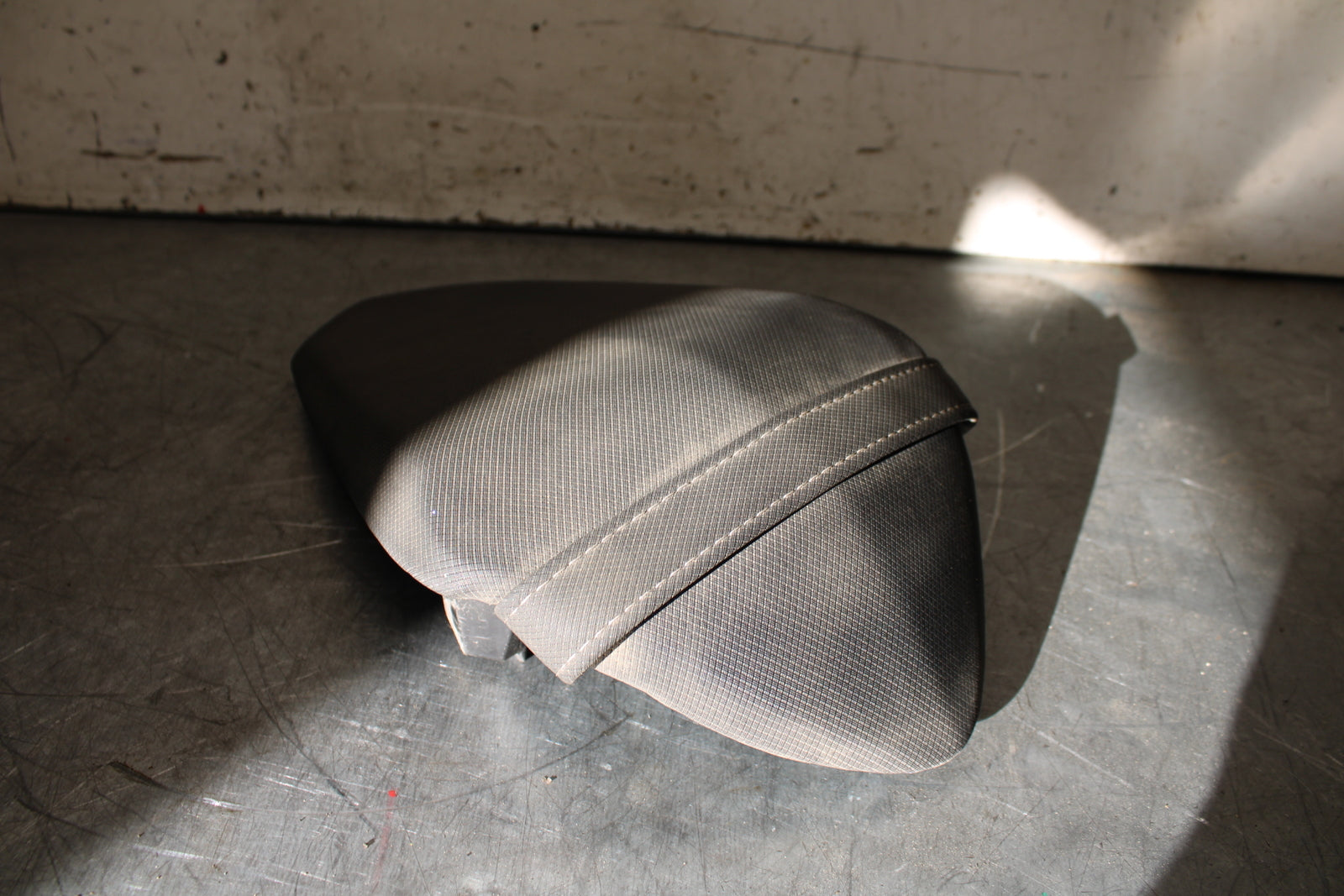 19-22 KAWASAKI Z400 REAR BACK PASSENGER TANDEM SEAT PAD SADDLE PILLION BB708