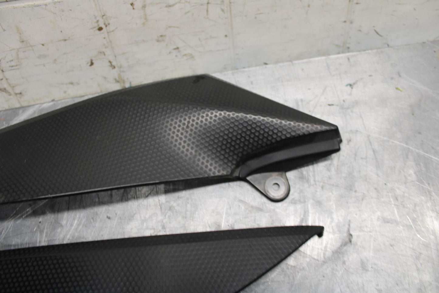 04-06 YAMAHA YZF R1 RIGHT LEFT GAS FUEL TANK PANELS COVERS TRIM SET COWLS  BB491