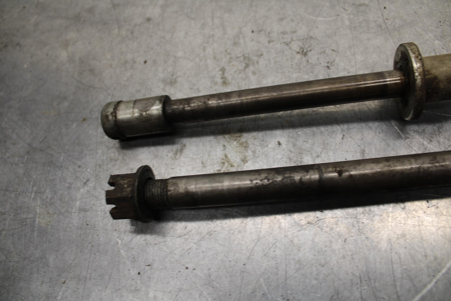 75 SUZUKI GT 550 FRONT REAR WHEEL RIM AXLE PIVOT BOLT BB72