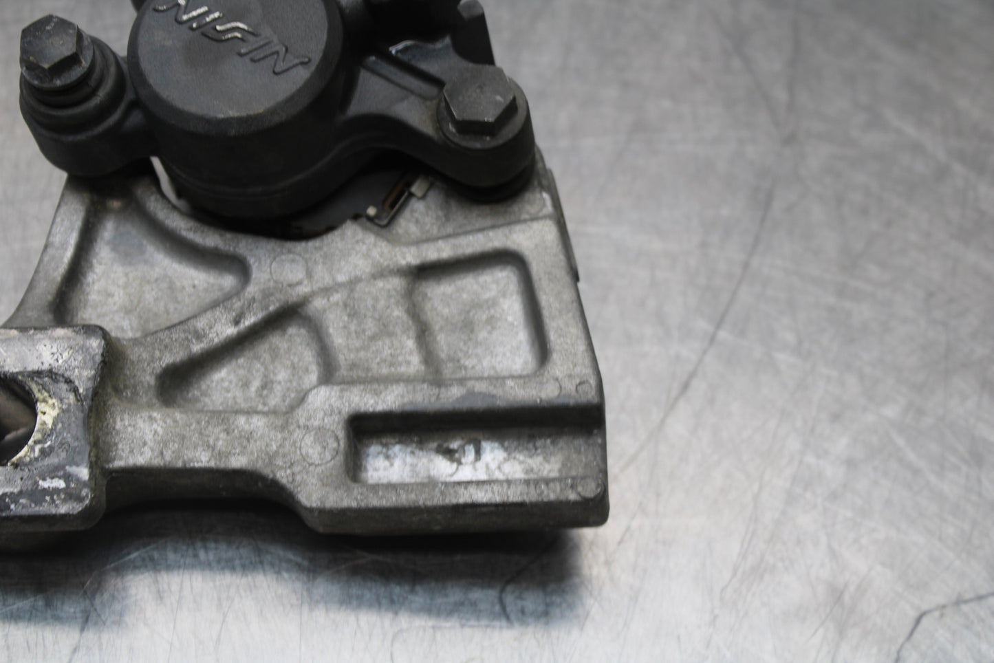 03 SUZUKI SV650S REAR BACK BRAKE CALIPER W MOUNT BRACKET BB167