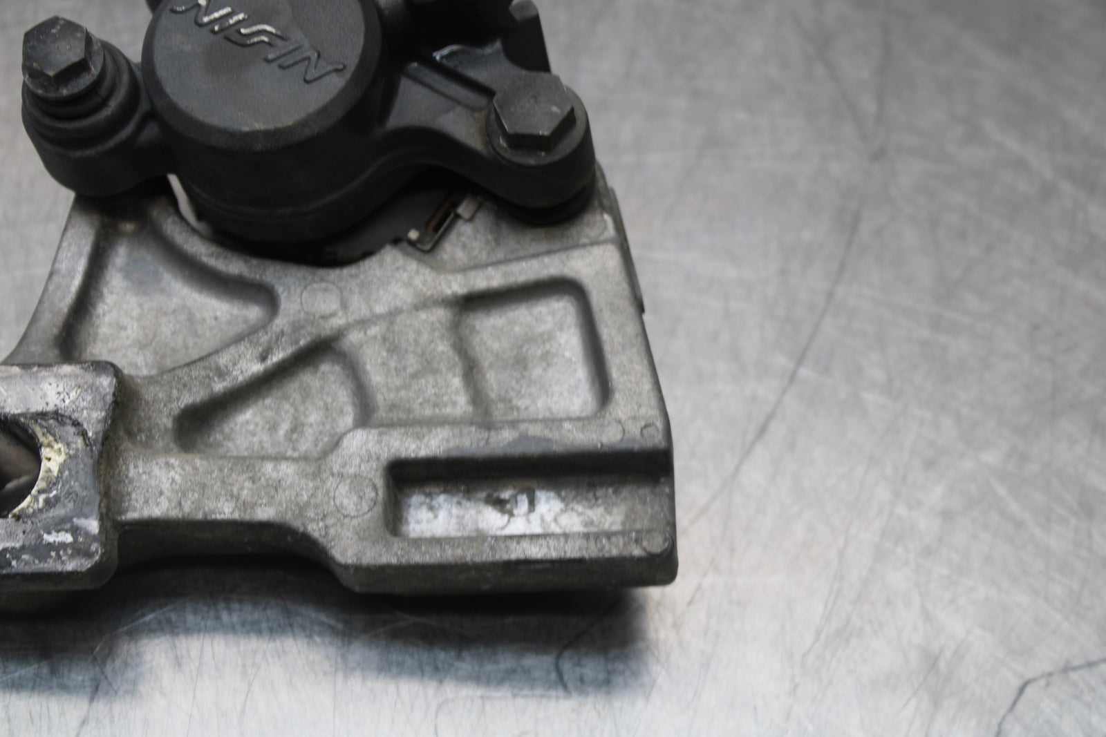 03 SUZUKI SV650S REAR BACK BRAKE CALIPER W MOUNT BRACKET BB167