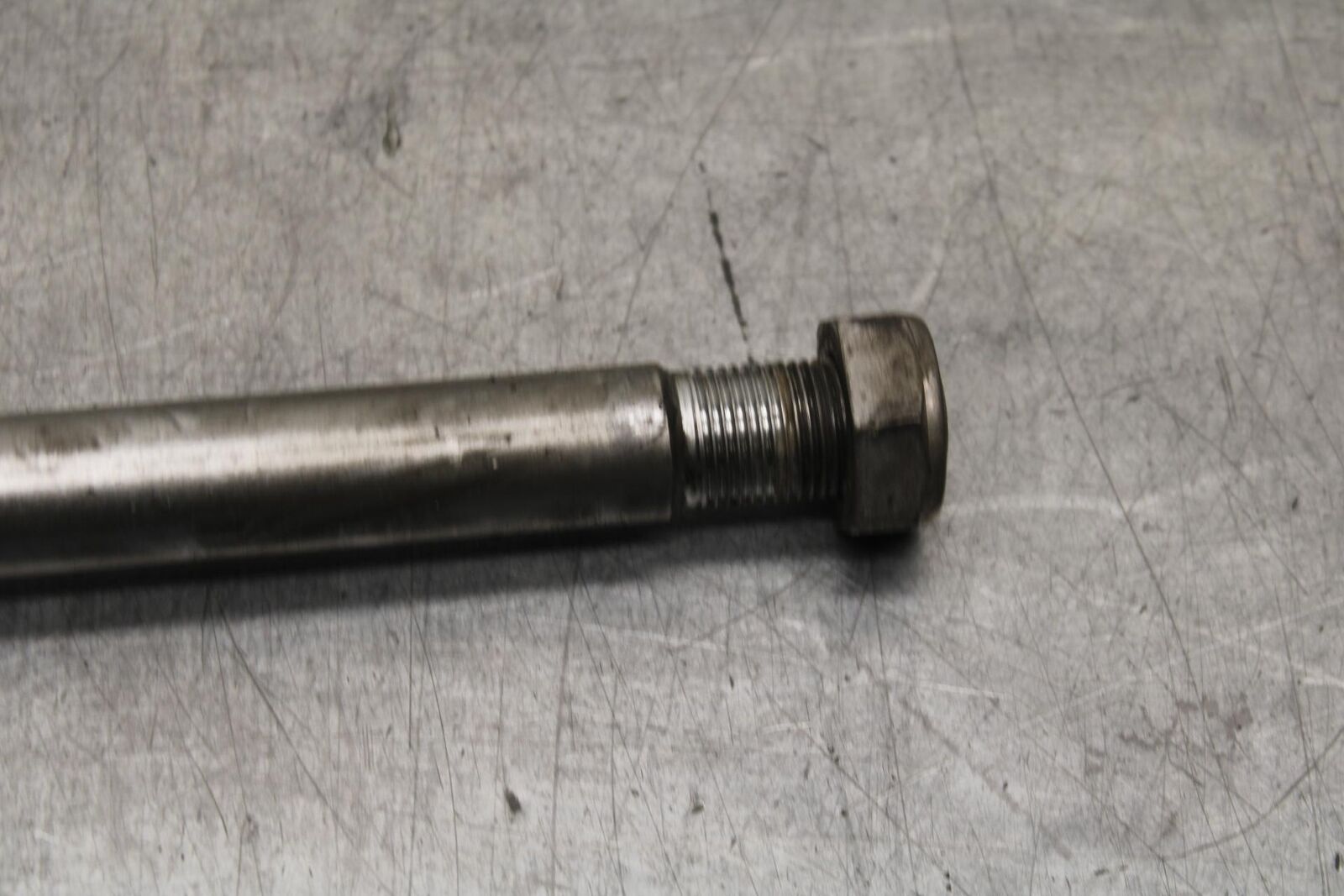 1998 Yamaha Vmax 1200 VMX1200 REAR AXLE BACK WHEEL RIM PIVOT BOLT AXEL BB620
