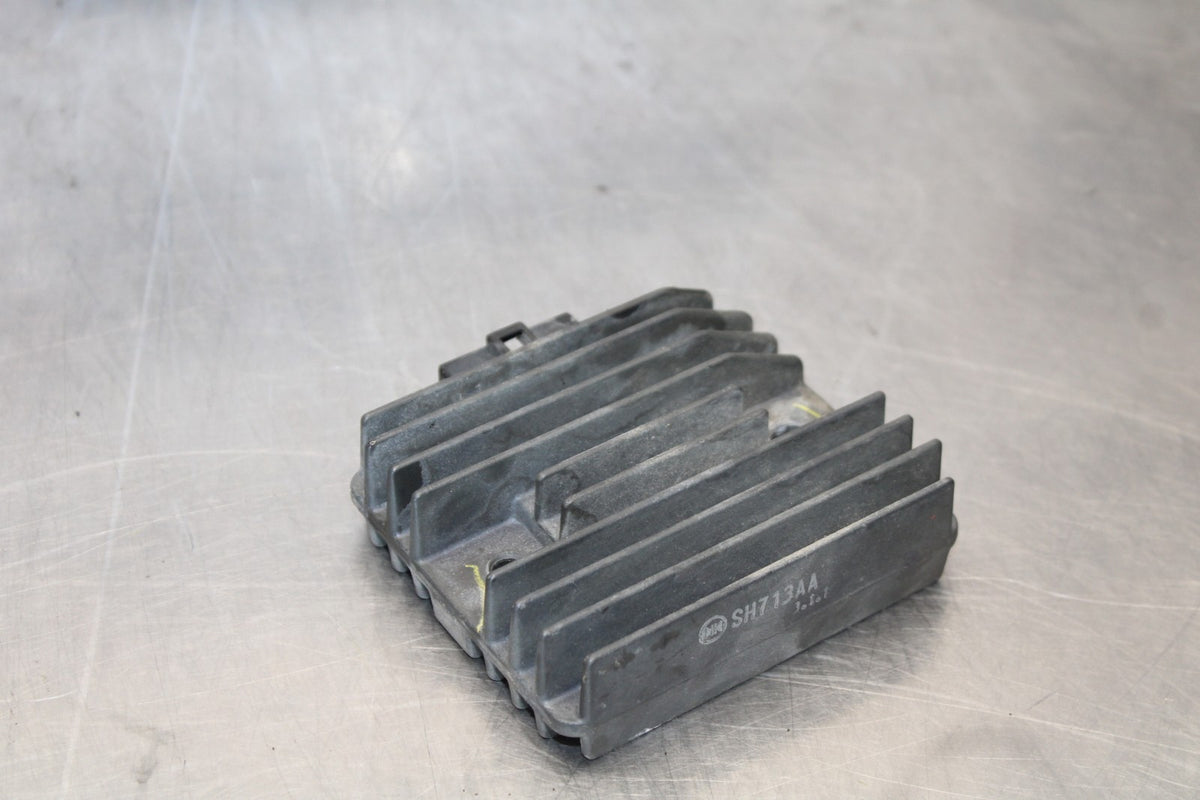 03-04 YAMAHA YZF R6 RECTIFIER VOLTAGE REGULATOR BB890