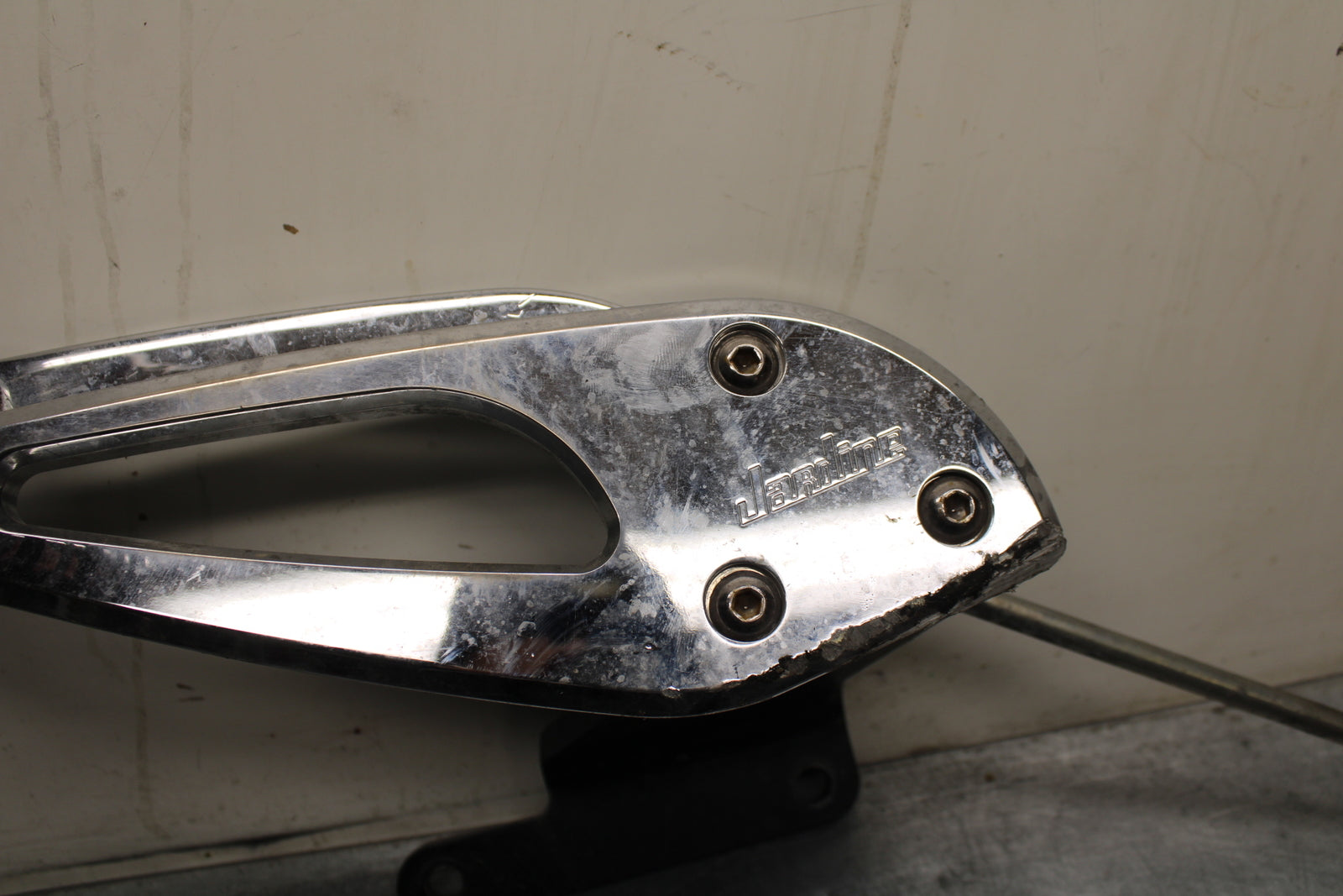00 SUZUKI INTRUDER 1500 VL1500 LEFT FRONT FOOT REST PEG STEP BB761