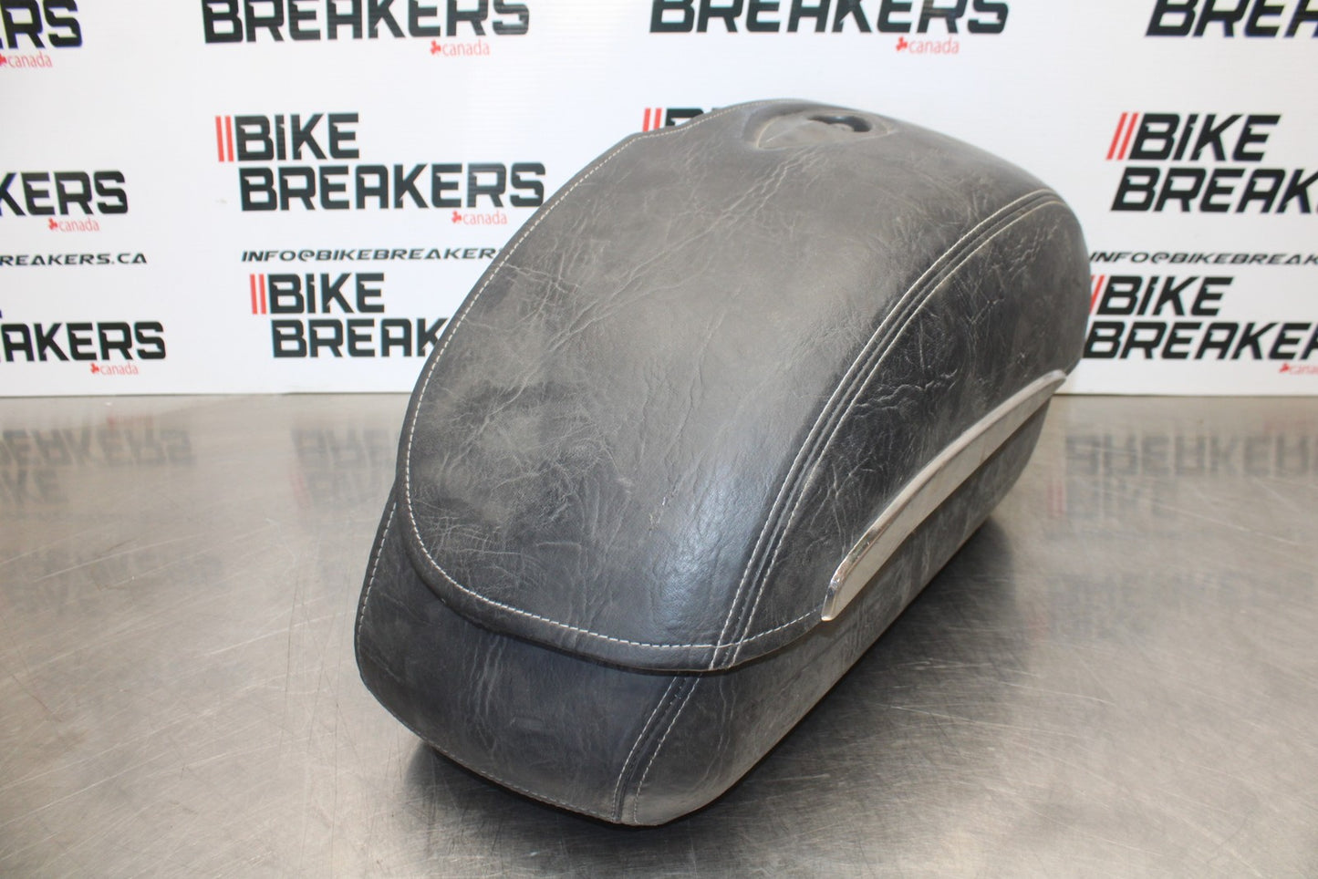 05-06 VICTORY KINGPIN DELUXE RIGHT CARGO LUGGAGE SADDLEBAG BAG COMPARTMENT BB195