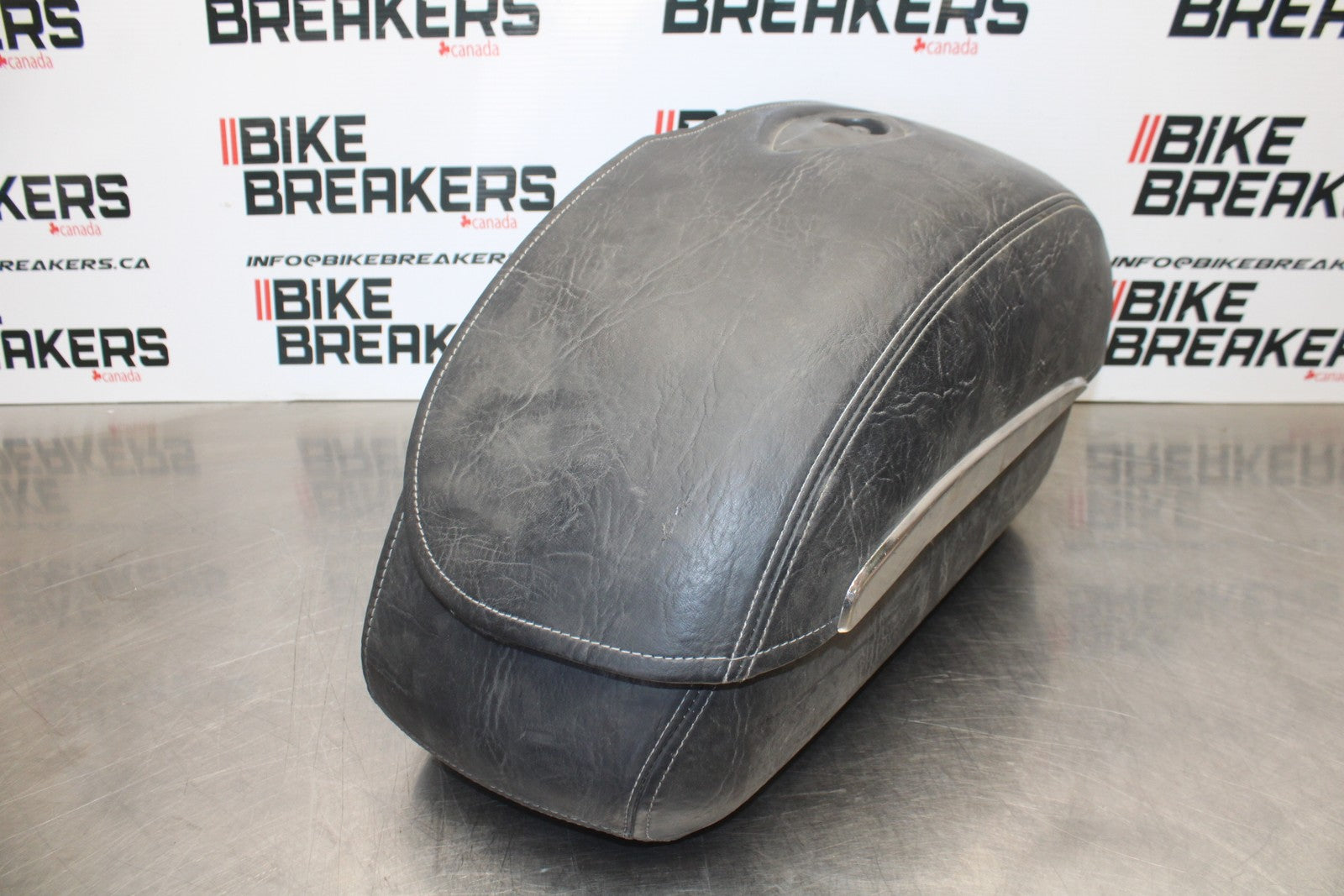 05-06 VICTORY KINGPIN DELUXE RIGHT CARGO LUGGAGE SADDLEBAG BAG COMPARTMENT BB195
