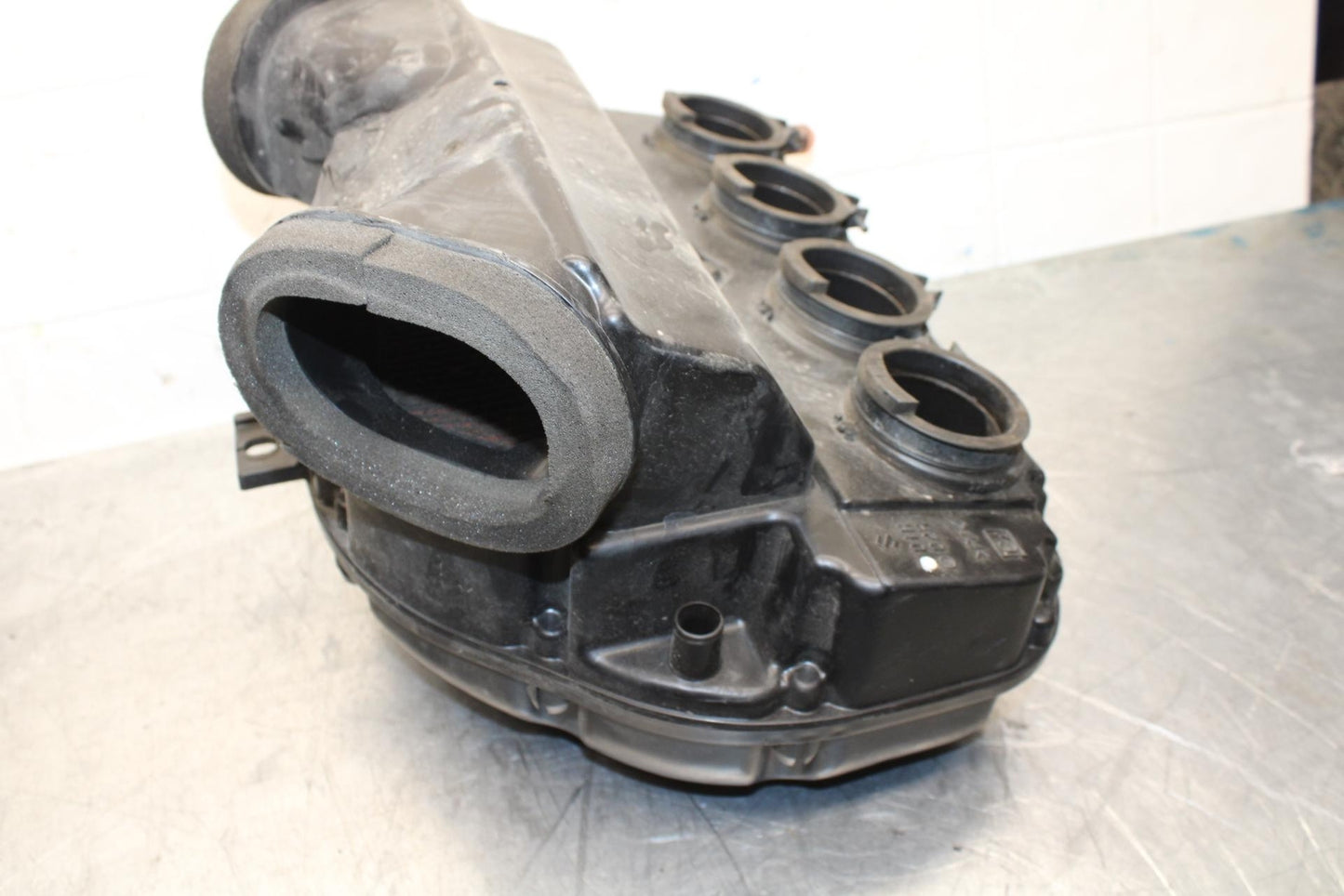 2008 Suzuki GSXR600 AIRBOX AIR INTAKE FILTER BOX 13700-01H10 BB593