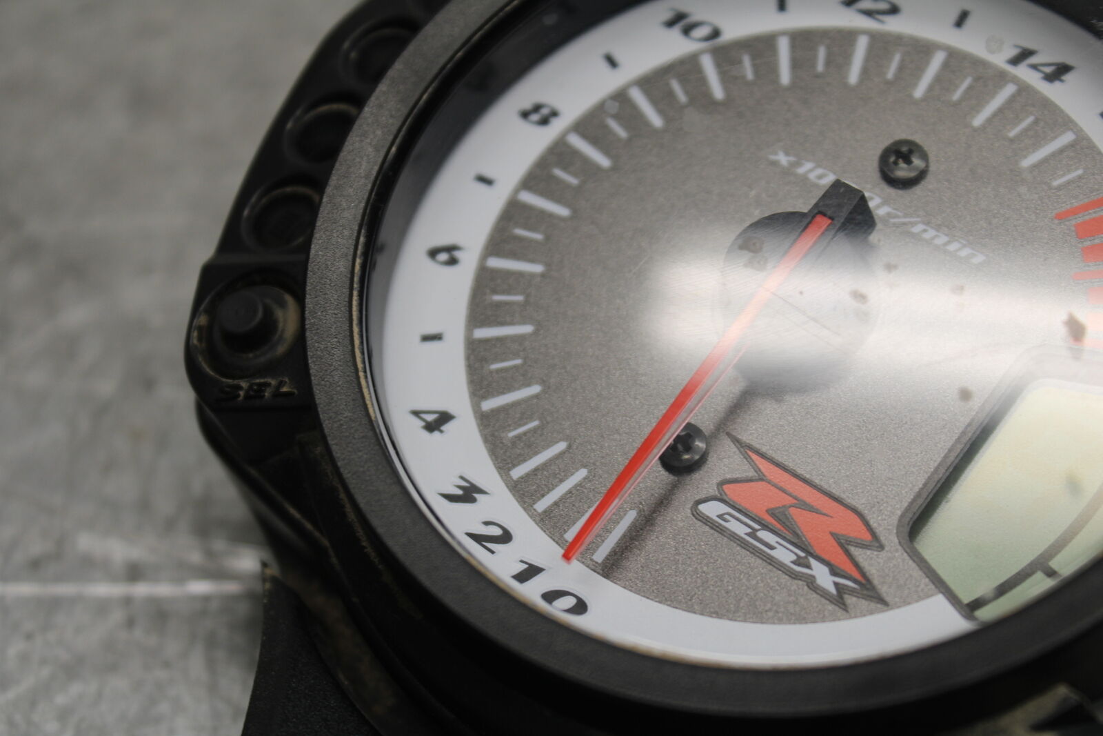 08-10 SUZUKI GSXR 600 SPEEDO TACH GAUGES CLUSTER SPEEDOMETER TACHOMETER   BB721