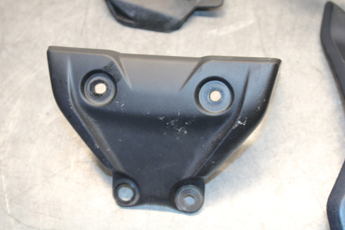 21-24 YAMAHA MT-07 MISCELLANEOUS PANELS COVERS TRIM  COWLS BB662