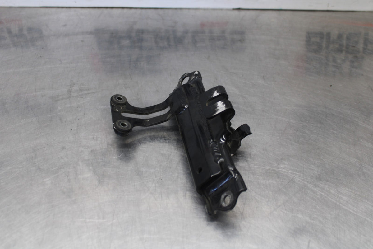 04-05 KAWASAKI NINJA ZX10R GAS TANK FUEL CELL RESERVOIR BRACKET MOUNT BB931