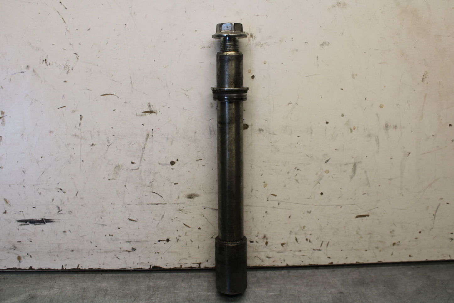 05-06 SUZUKI GSXR1000 FRONT WHEEL RIM AXLE PIVOT BOLT 54711-41G00 BB663