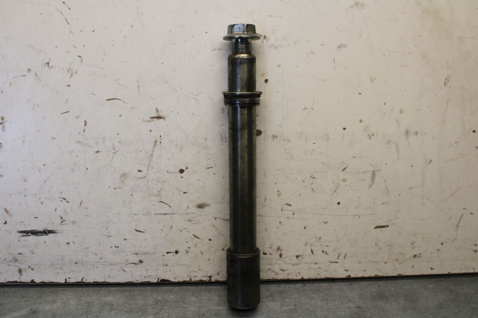 05-06 SUZUKI GSXR1000 FRONT WHEEL RIM AXLE PIVOT BOLT 54711-41G00 BB663