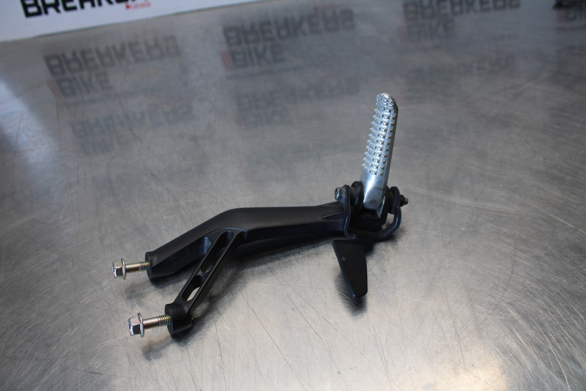 22-25 YAMAHA YZF R7 RIGHT REAR BACK PASSENGER PEG BB176