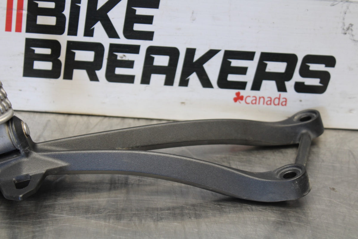 24 KAWASAKI NINJA ZX6R ZX636 ABS 40TH ANNIVERSARY LEFT REAR BACK PEG BB911