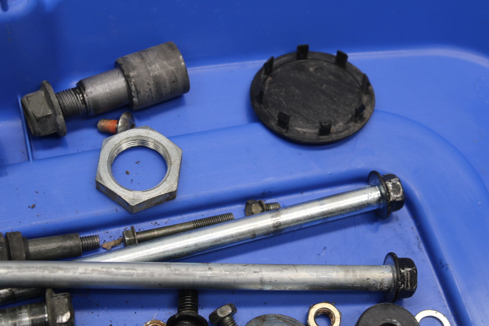 05-09 SUZUKI BOULEVARD C90 MOUNTING BOLTS HARDWARE MOTOR SCREWS BB692