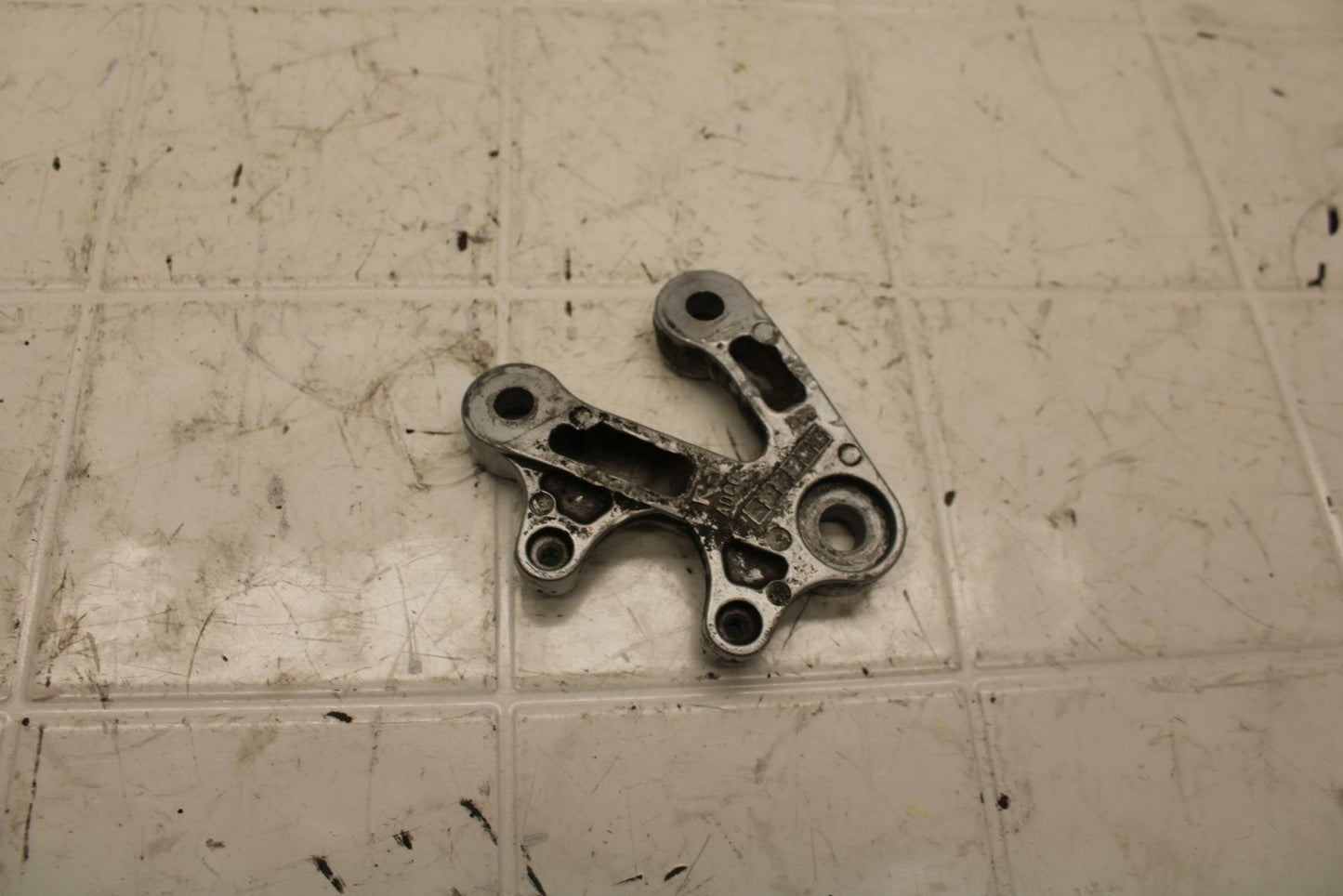 04-05 SUZUKI GSXR750 LEFT REARSET REAR SET DRIVER FOOT PEG REST STOP BB11
