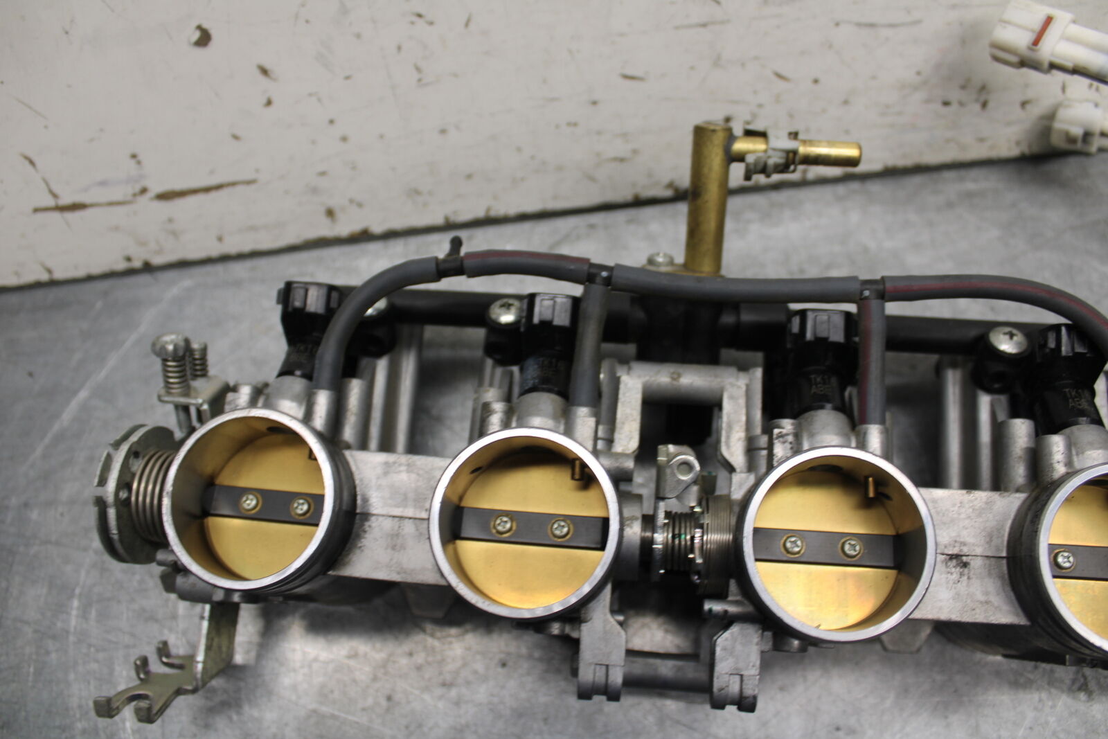 05-06 SUZUKI GSXR1000 MAIN FUEL INJECTORS / THROTTLE BODIES 13405-41G00 BB677