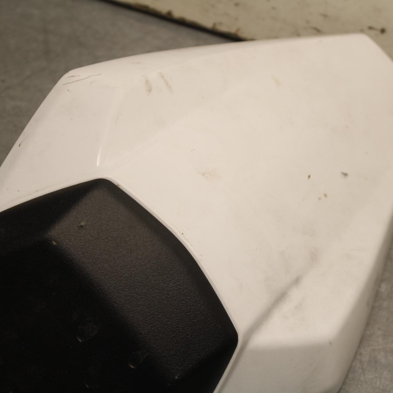 21 KAWASAKI NINJA ZX6R REAR BACK SEAT SOLO COWL FAIRING COVER  BB647