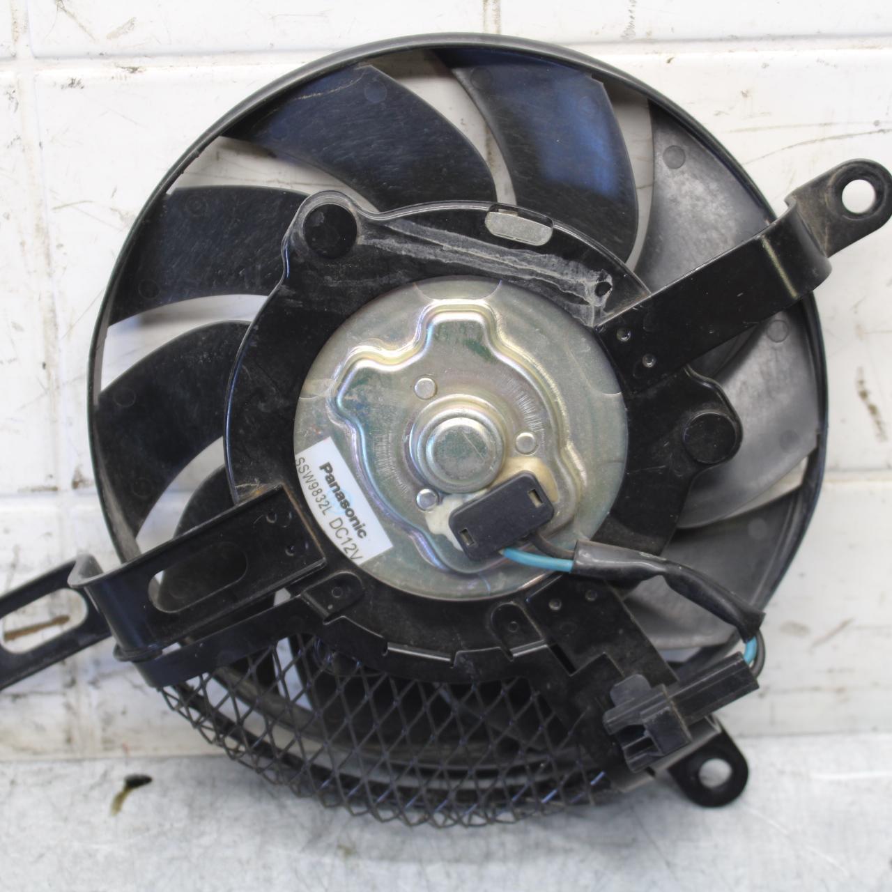 11-23 SUZUKI GSXR 750 ENGINE RADIATOR COOLING FAN BB54
