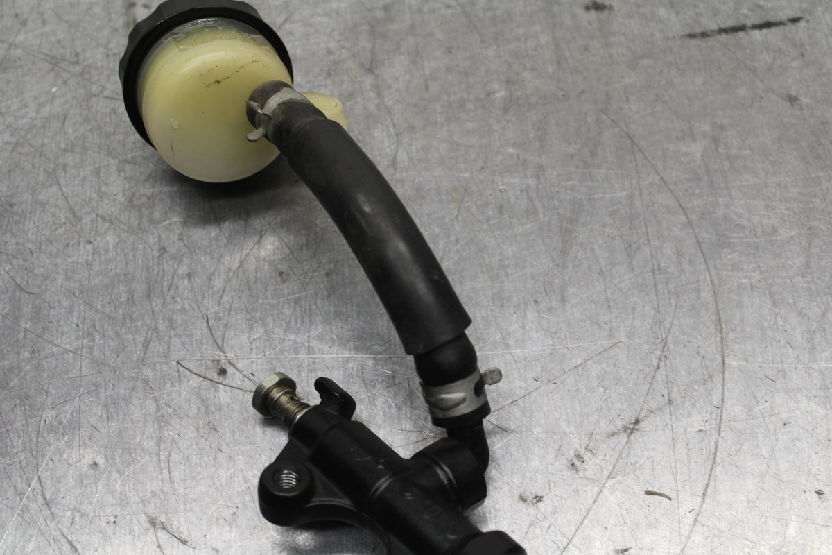 03-04 TRIUMPH DAYTONA 600 REAR BACK BRAKE MASTER CYLINDER W RESERVOIR BB745