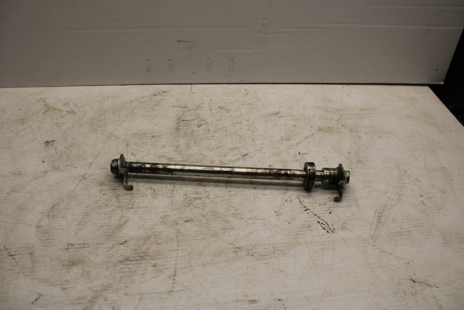 09 YAMAHA FZ6 REAR AXLE BACK WHEEL RIM PIVOT BOLT AXEL BB295