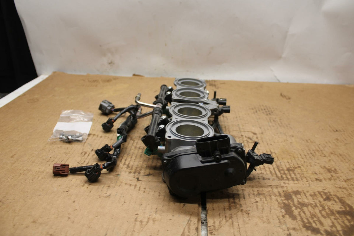 20-22 KAWASAKI Z H2 MAIN FUEL INJECTORS / THROTTLE BODIES BB382