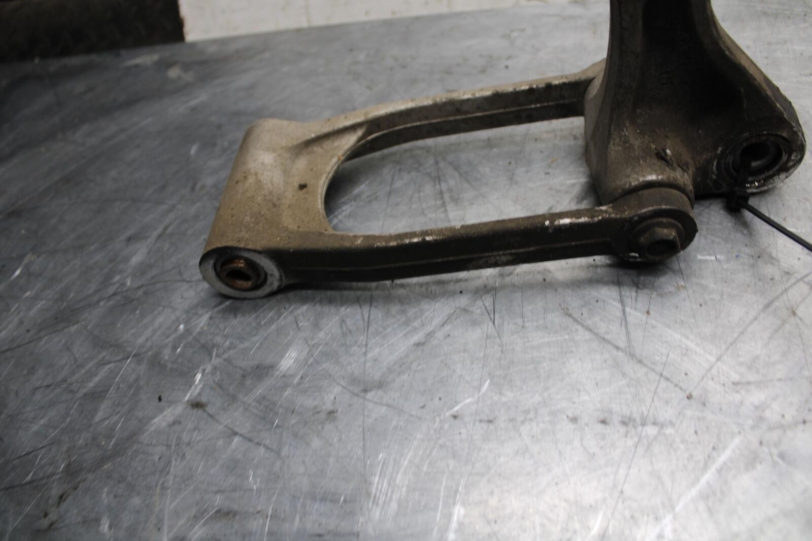 2008 Suzuki GSXR1000 REAR DOGBONE SHOCK LINKAGE LINK 62600-21810 BB519