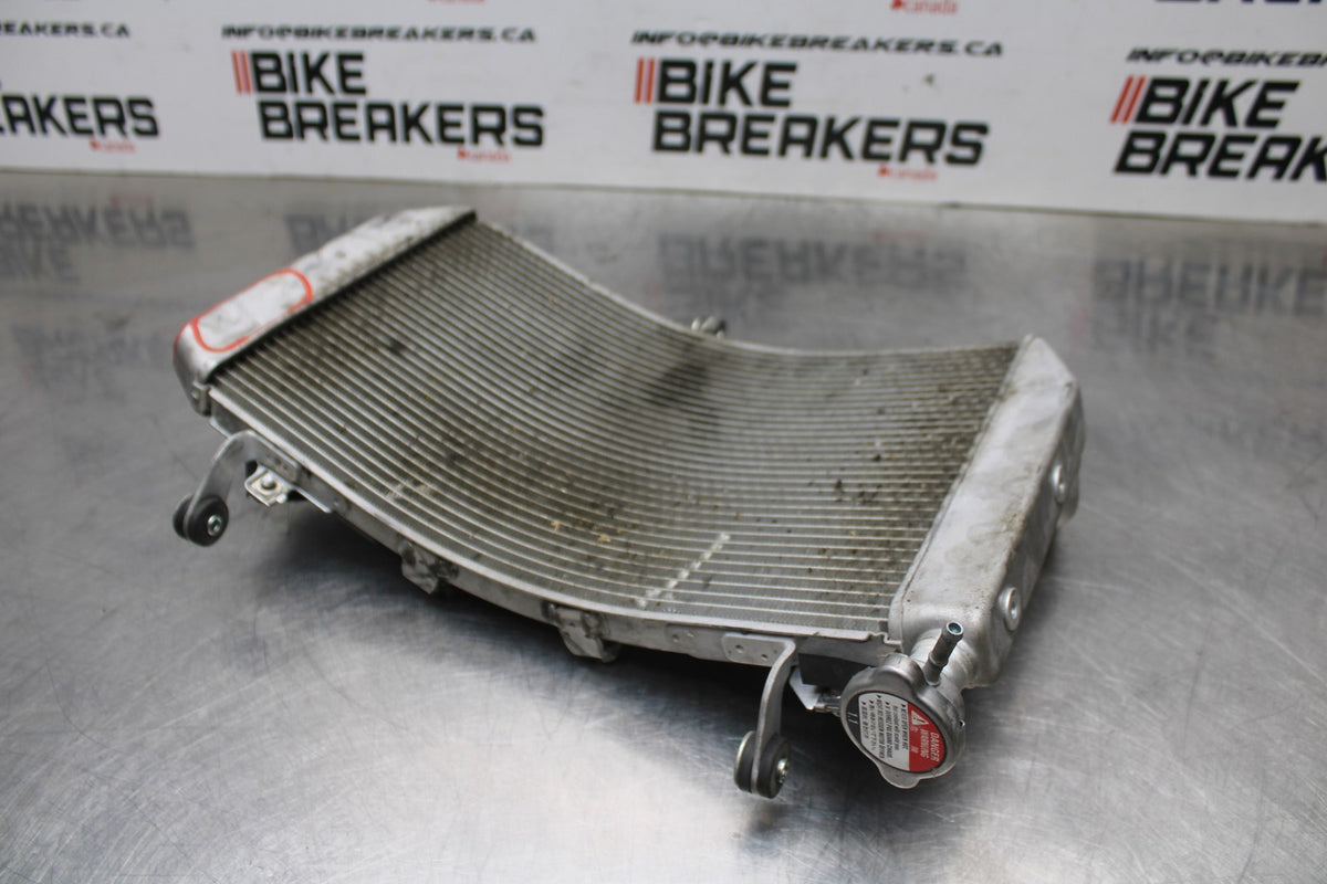 18 YAMAHA YZF R1  ENGINE RADIATOR MOTOR COOLER COOLING RADIATER BB838