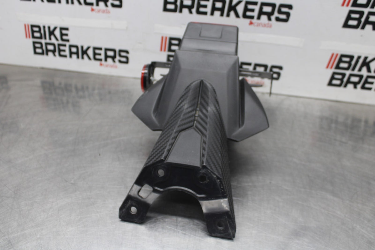 11-24 SUZUKI GSXR750 REAR BACK FENDER MUD GUARD BB630