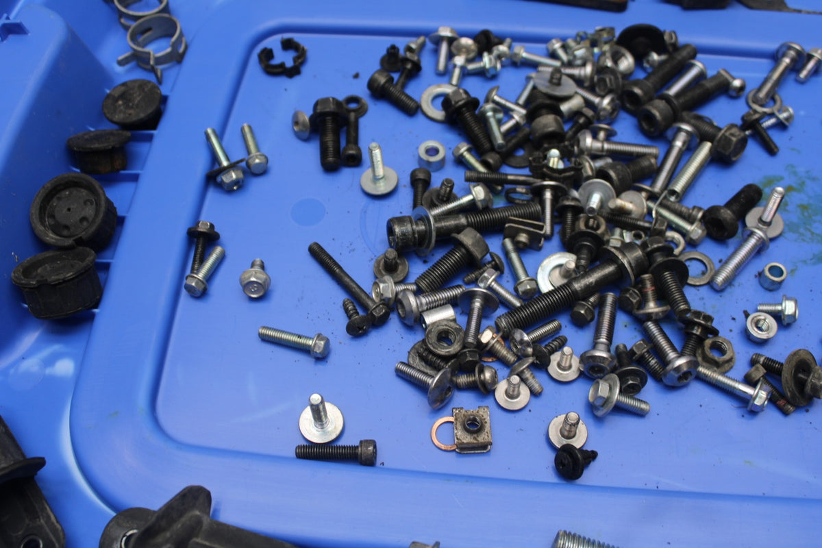 17-18 YAMAHA YZF R3 MOUNTING BOLTS HARDWARE MOTOR SCREWS BB788