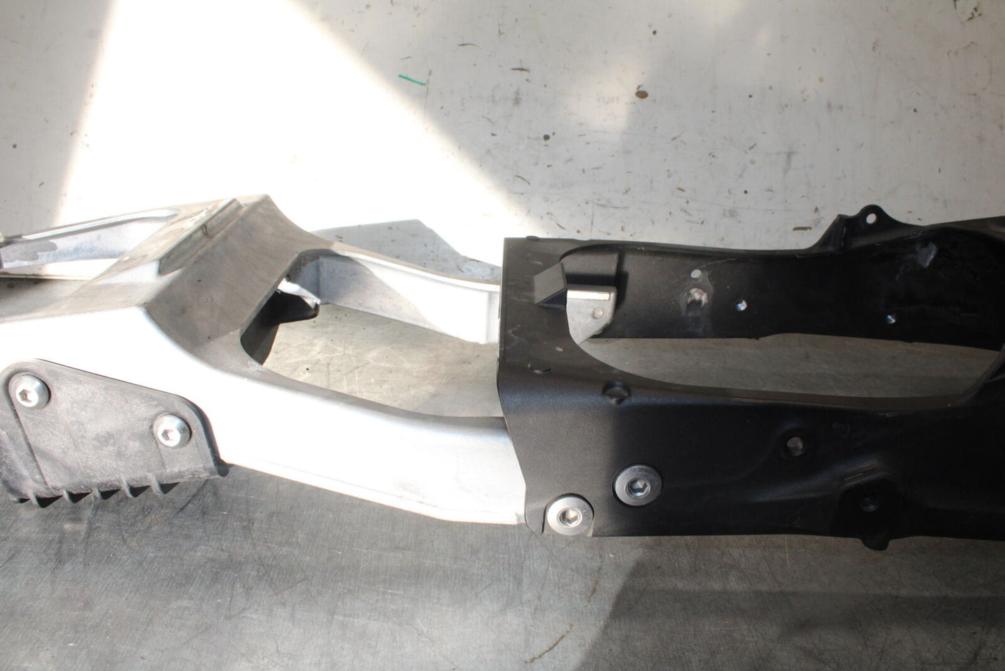 09-12 KAWASAKI NINJA ZX6R REAR SUBFRAME BACK SUB FRAME 32160-0399 BB698