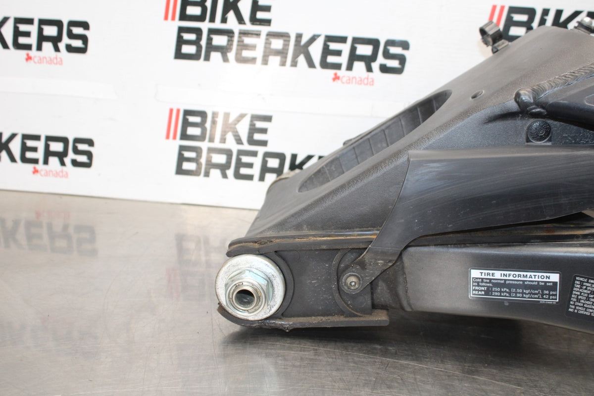 17 YAMAHA YZF R6 REAR SWINGARM BACK SUSPENSION SWING ARM BB922