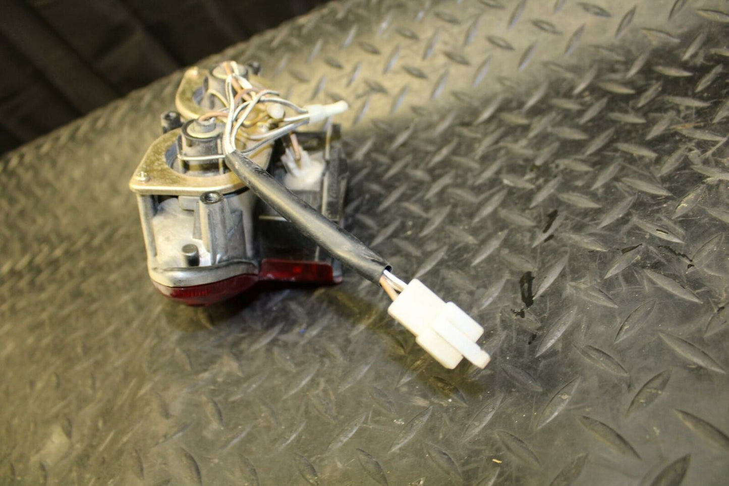 05-06 SUZUKI KATANA 750 GSX750F REAR TAIL TAILLIGHT BACK BRAKE LIGHT bb166