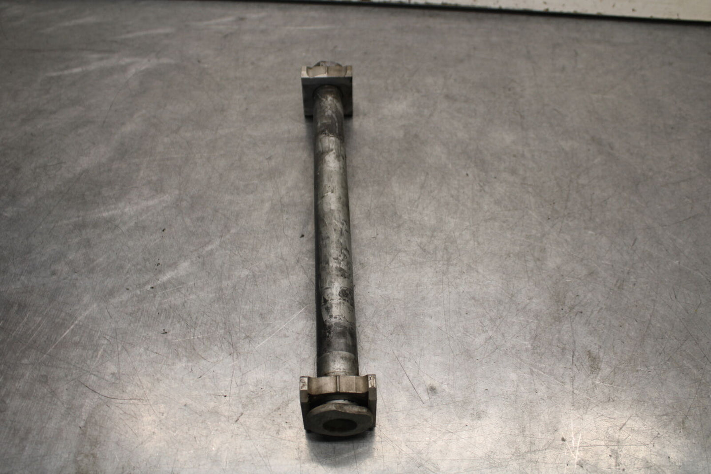 05-06 HONDA CBR600RR REAR AXLE BACK WHEEL BOLT AXEL 42301-MEE-D00  BB655