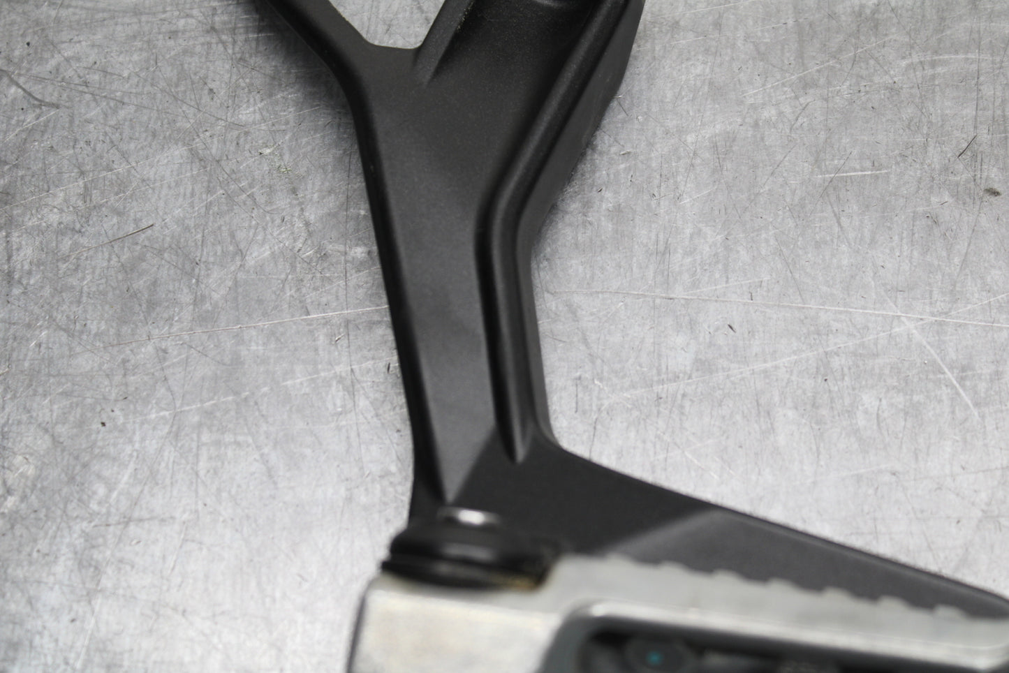 24 KAWASAKI NINJA 500 ABS REAR BACK PASSENGER PEG SET PAIR BB730