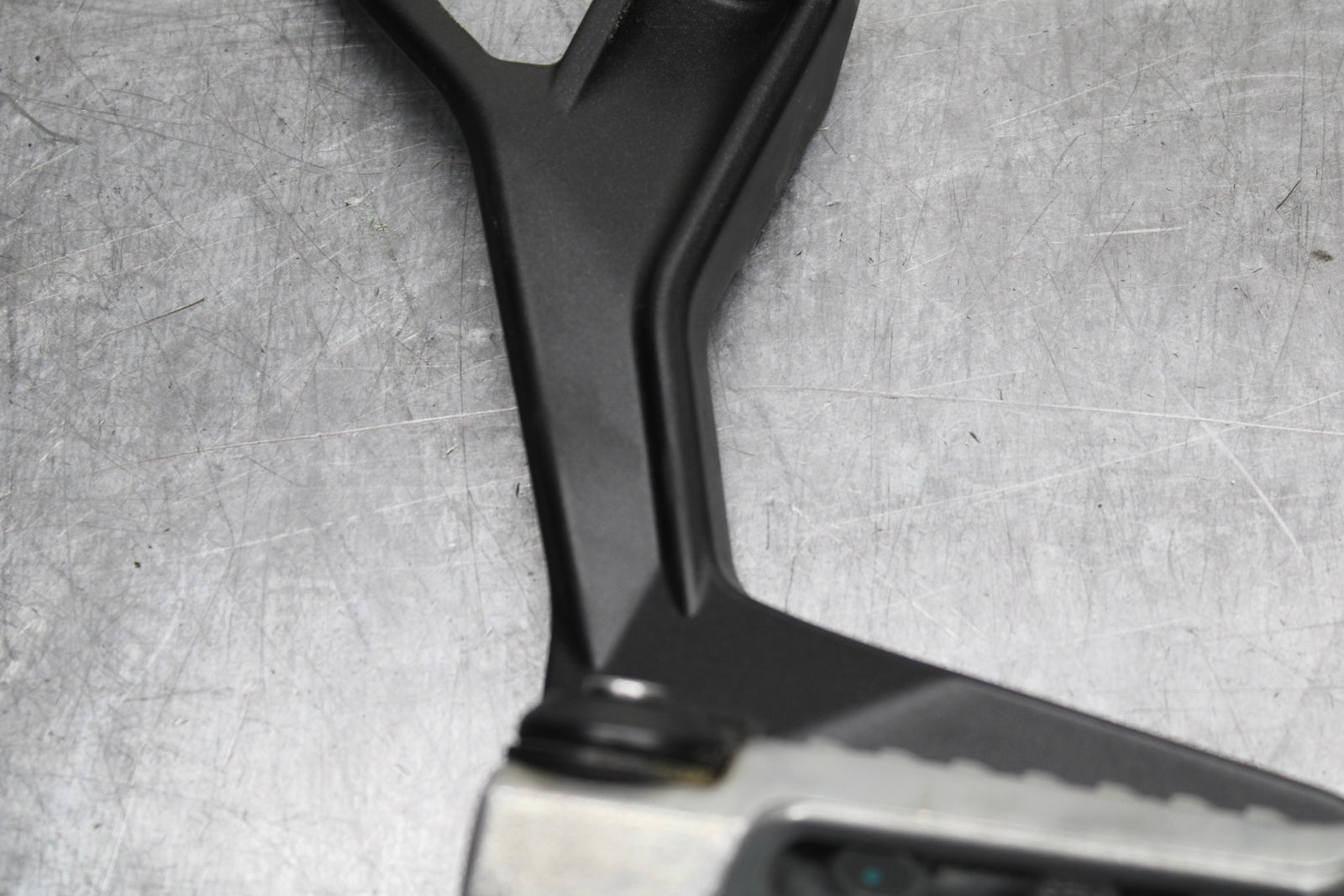 24 KAWASAKI NINJA 500 ABS REAR BACK PASSENGER PEG SET PAIR BB730