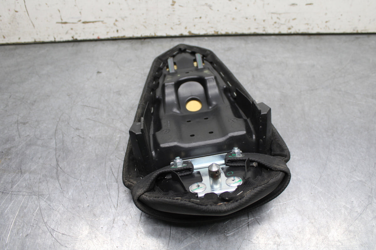 19-22 KAWASAKI Z400 REAR BACK PASSENGER TANDEM SEAT PAD SADDLE PILLION BB738