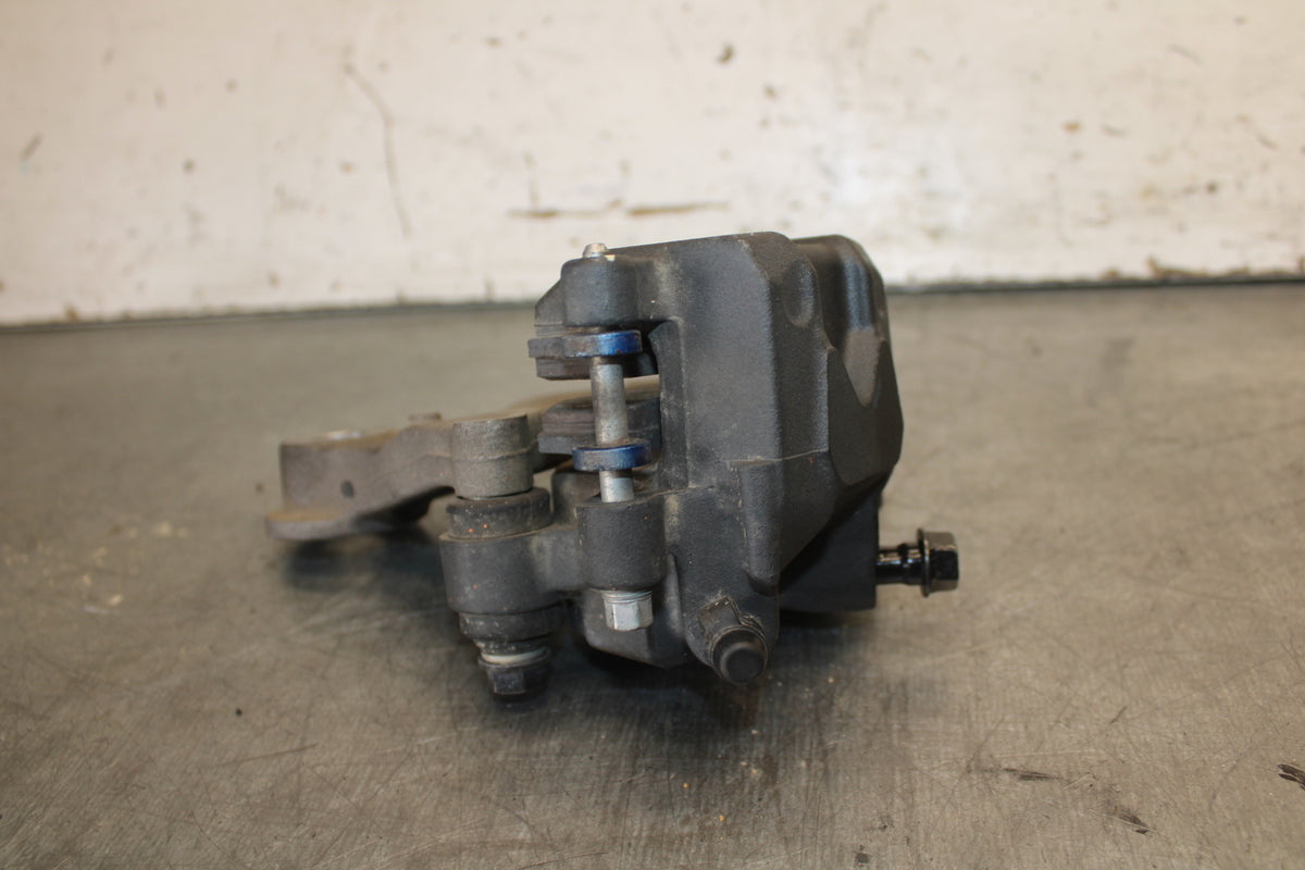 13-15 HONDA CBR500R REAR BACK BRAKE CALIPER W MOUNT BRACKET 43150-MGZ-J01 BB704