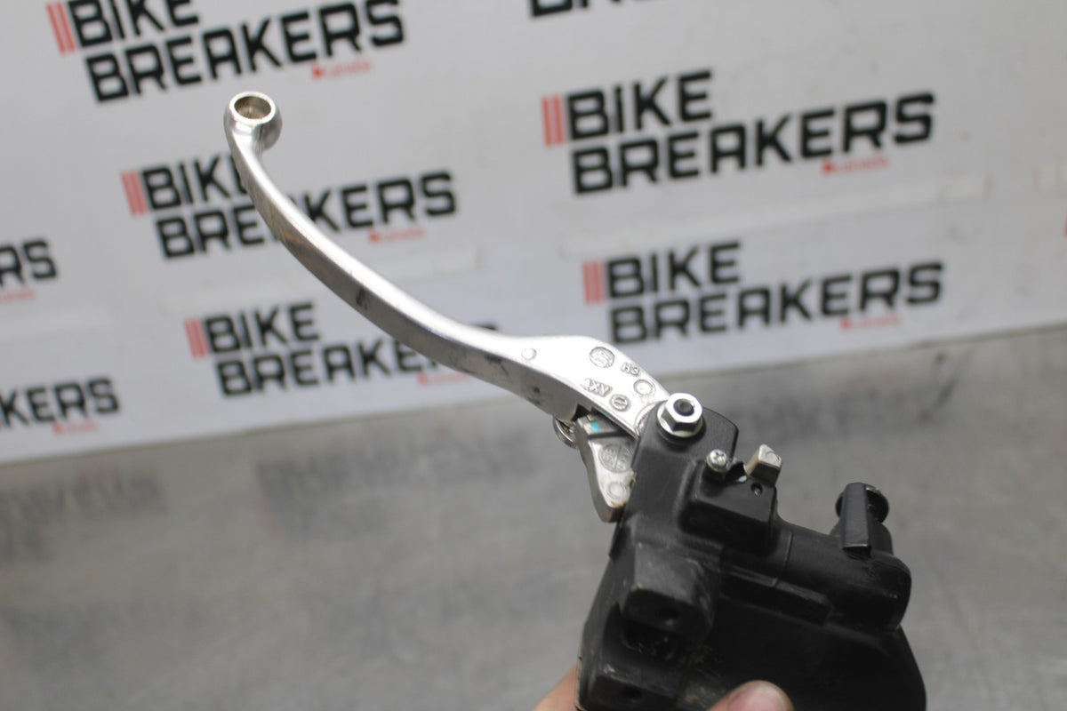 25 KAWASAKI Z900 FRONT BRAKE MASTER CYLINDER w/ LEVER BB928
