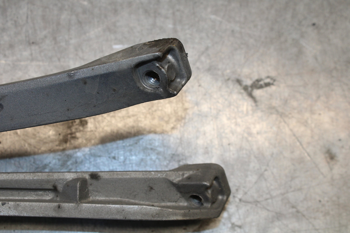 07-08 YAMAHA YZF R1 REAR BACK PASSENGER PEG SET PAIR BB675