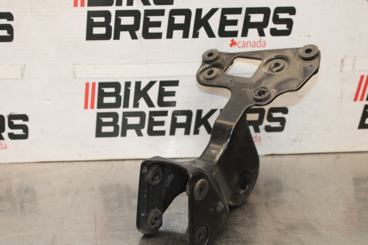 05-08 TRIUMPH SPEED TRIPLE 1050 UPPER FAIRING MIRROR GAUGES STAY BRACKET BB933