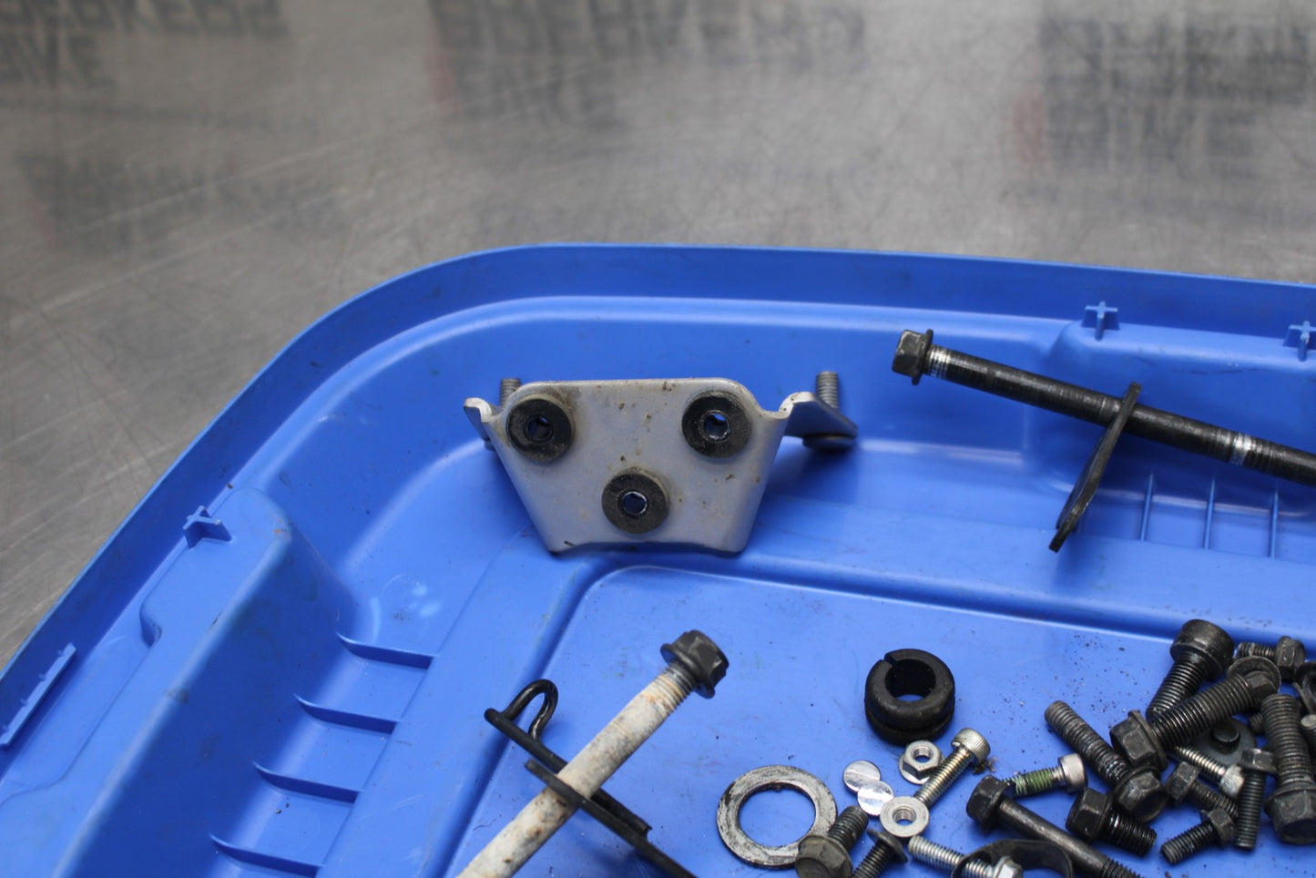 08 KAWASAKI VULCAN 900 MOUNTING BOLTS HARDWARE MOTOR SCREWS BB184