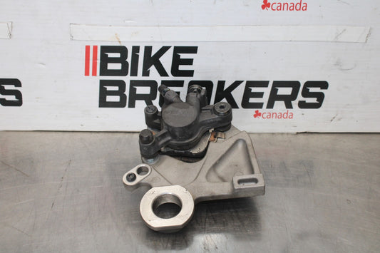 17 YAMAHA YZF R6 REAR BACK BRAKE CALIPER W MOUNT BRACKET BB922
