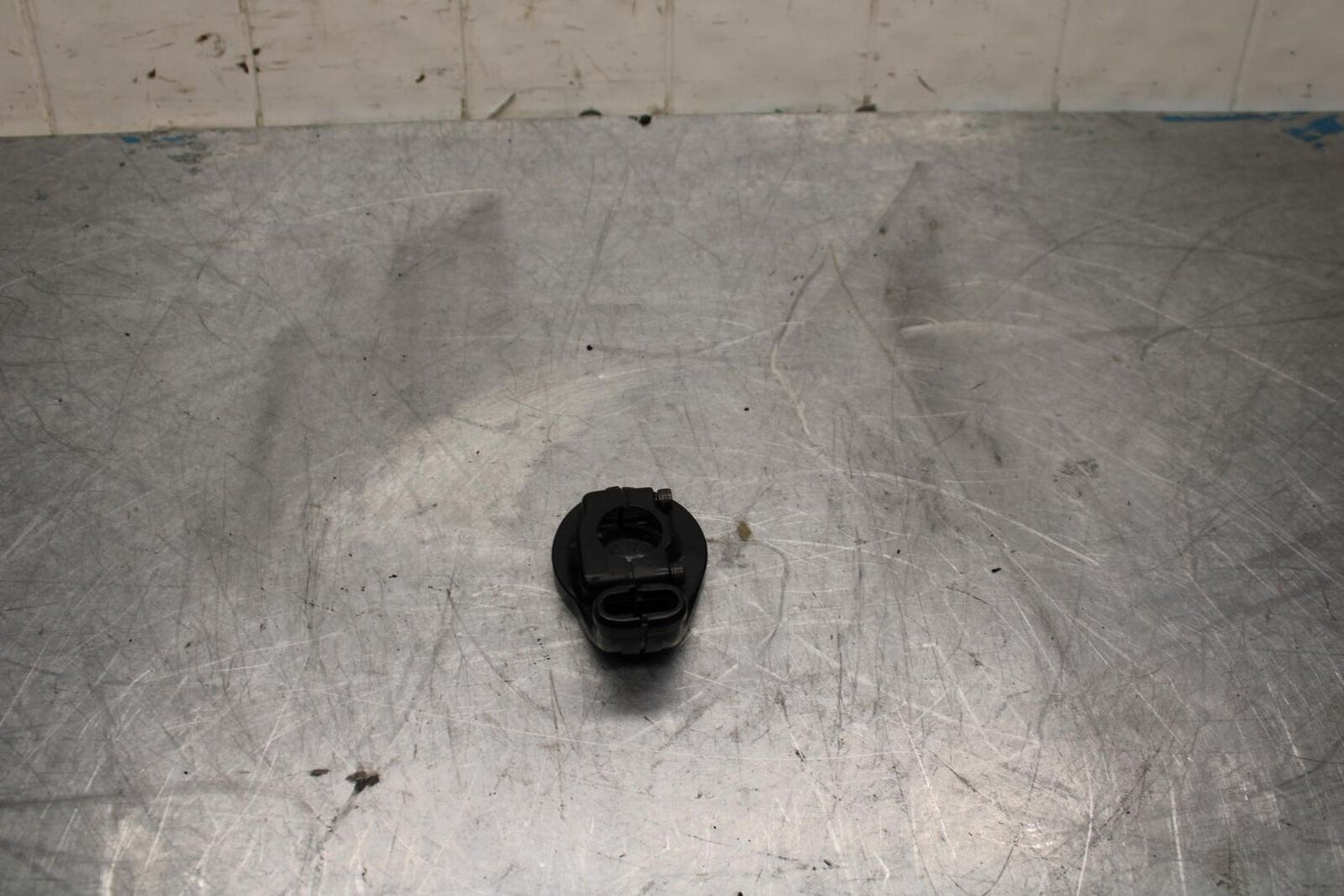 09-14 YAMAHA YZF R1 THROTTLE CABLE LINE HOUSING GUIDE BB448