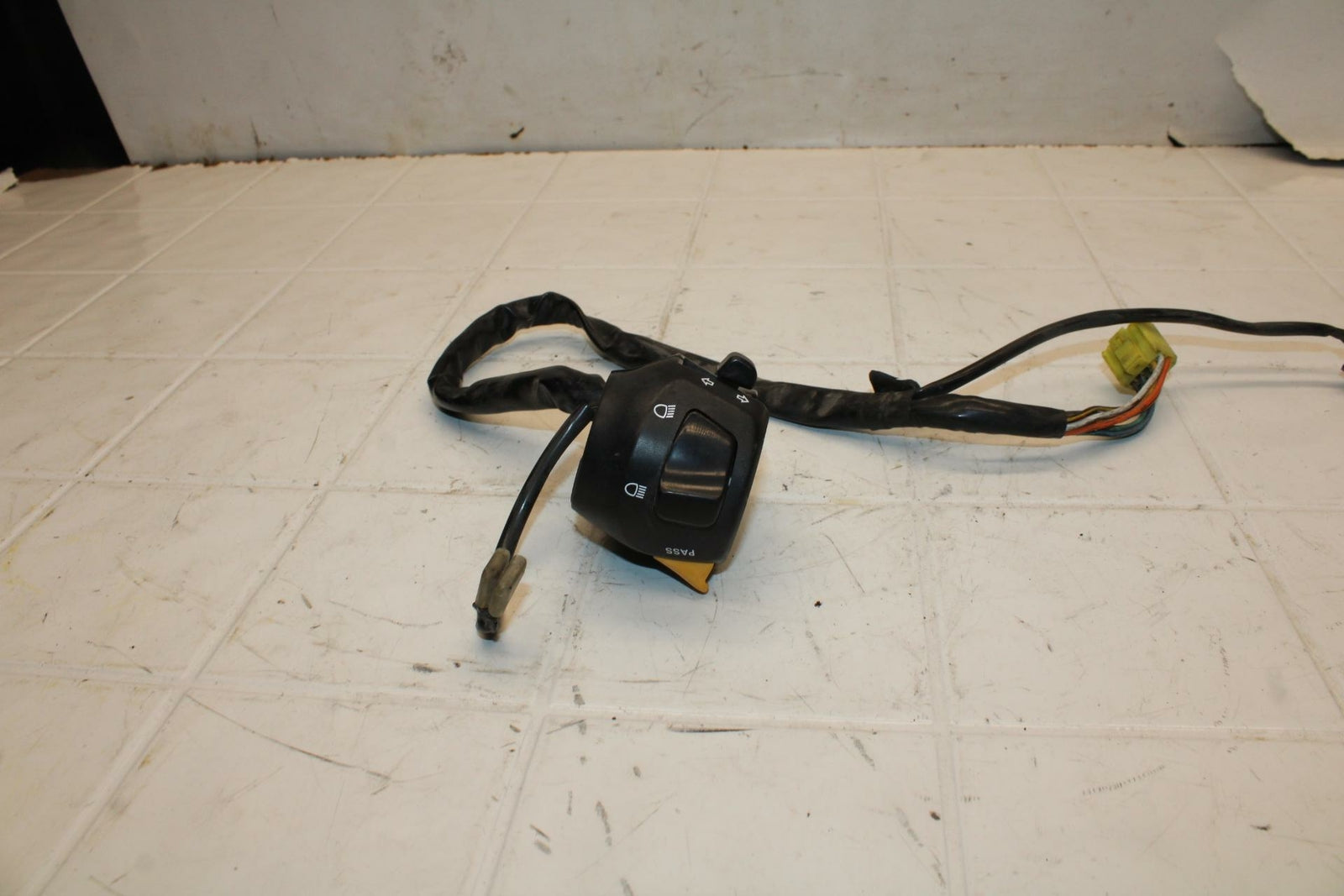 03-05 SUZUKI SV1000 LEFT CLIP ON HANDLE HORN SIGNALS SWITCH SWITCHES BB405