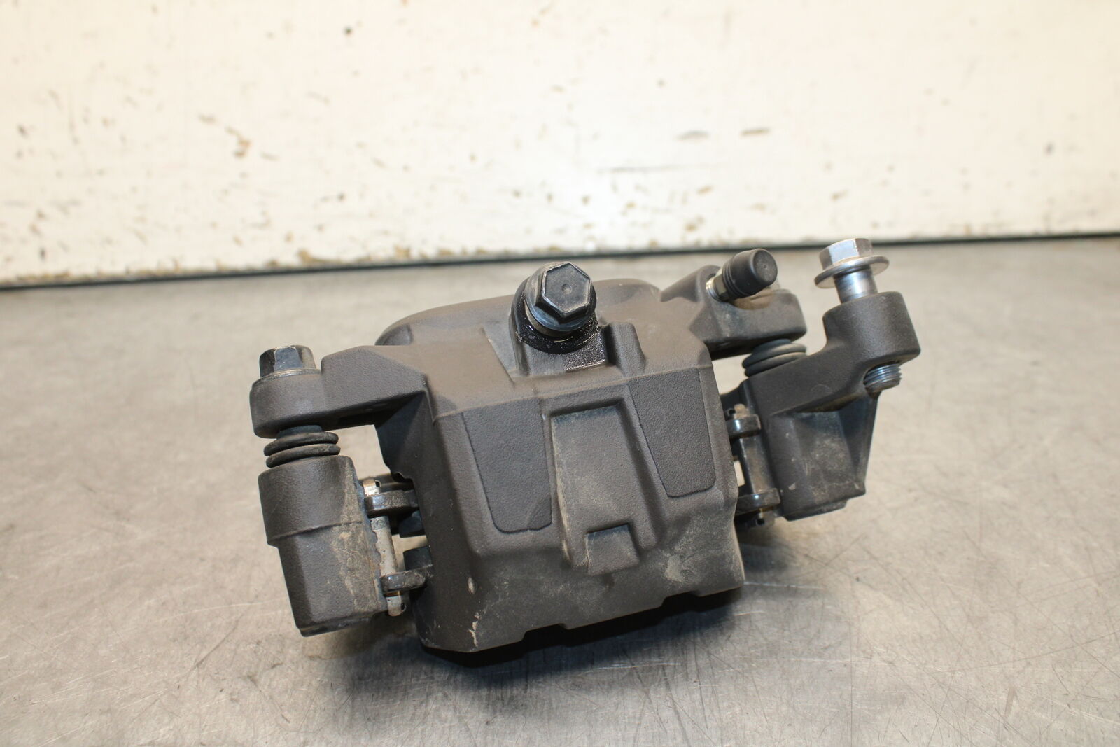 17-24 YAMAHA BOLT XVS950 LEFT FRONT BRAKE CALIPER BB729